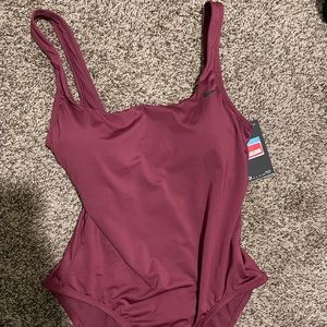 NWT Women’s Nike One-piece Swimsuit size M